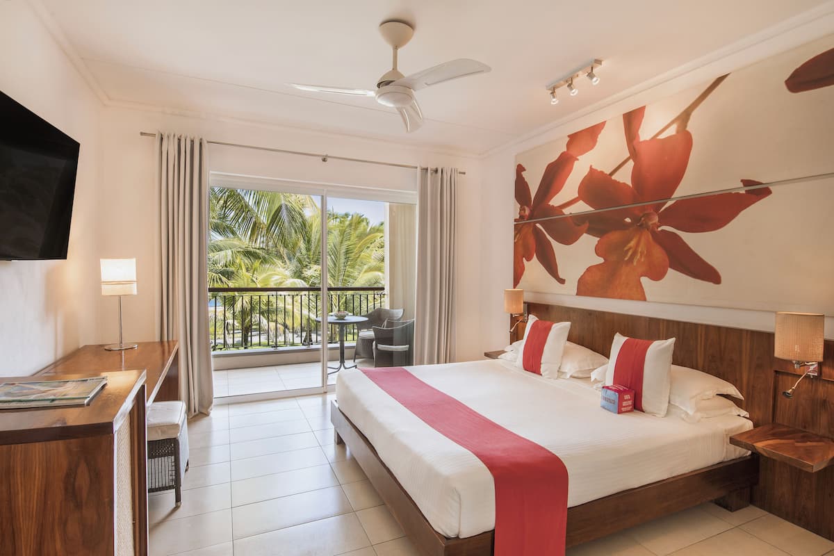 Superior Room | Minibar, in-room safe, desk, free cribs/infant beds