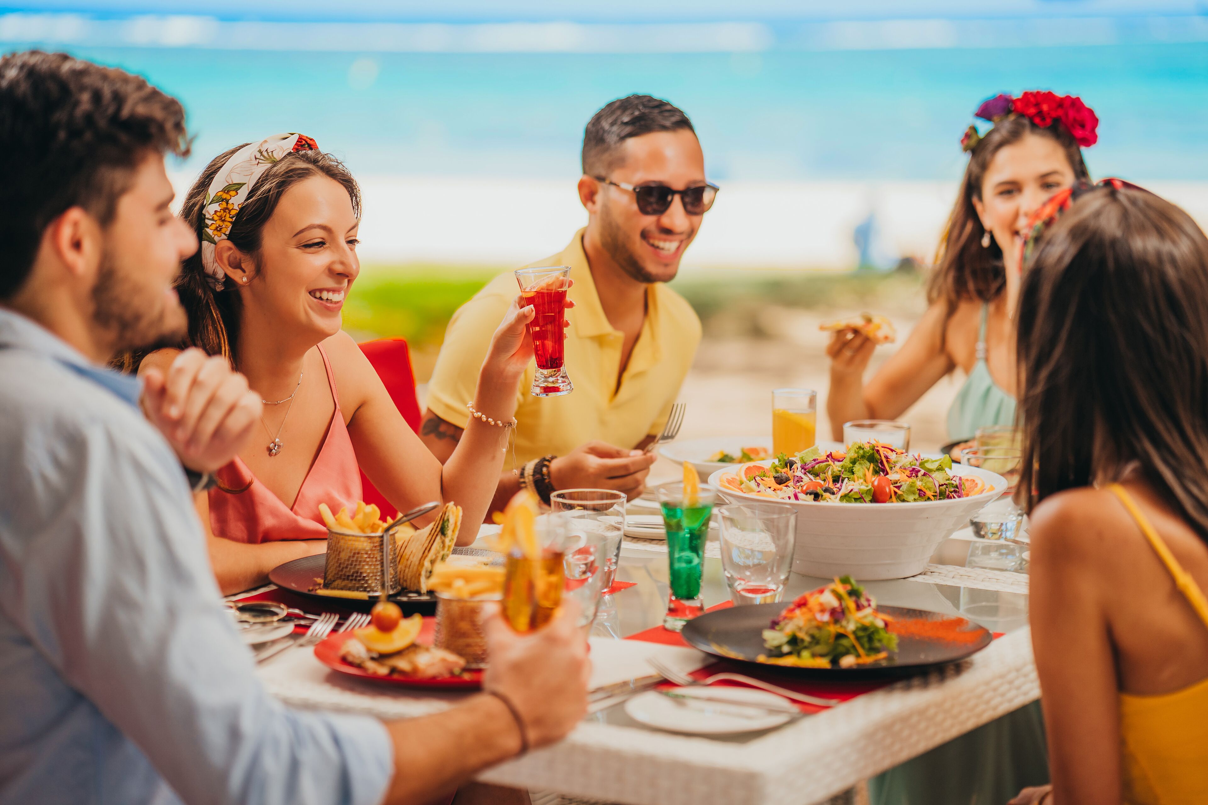 3 restaurants, breakfast, lunch, dinner served; international cuisine 