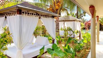 Salas de tratamiento para parejas, sauna, tina de hidromasaje y masajes