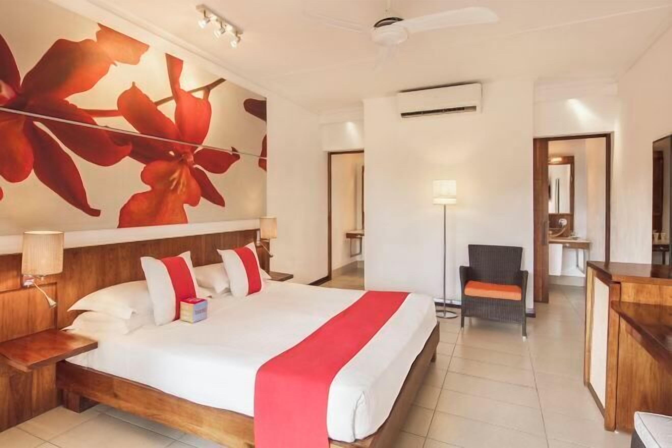 Minibar, in-room safe, desk, free cots/infant beds