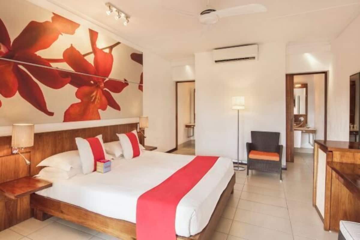 Minibar, in-room safe, desk, free cots/infant beds