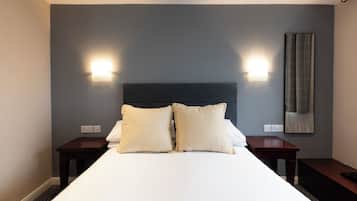 Habitación doble clásica | 1 habitación, decoración personalizada, muebles diferentes y escritorio