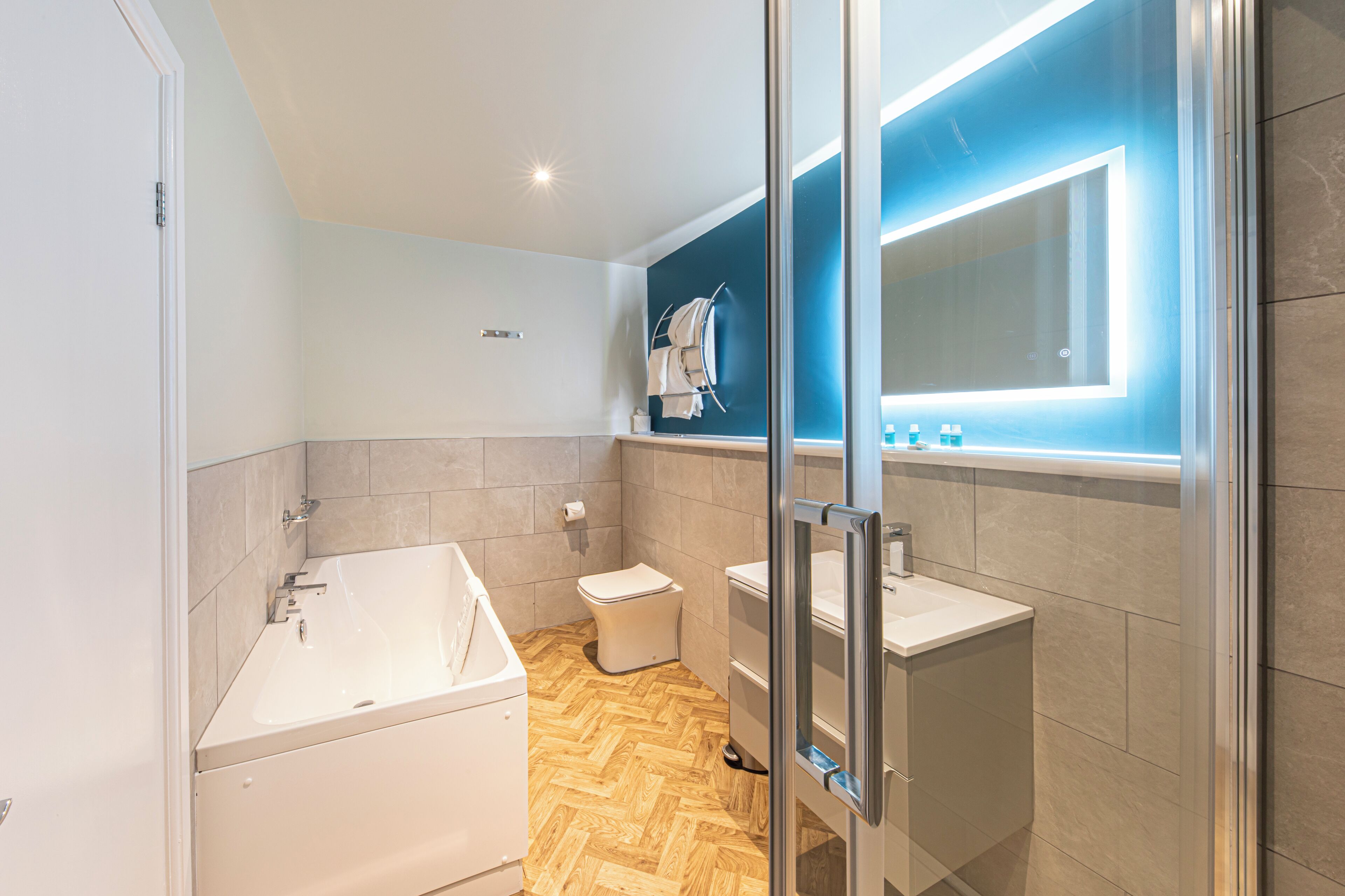superior double room | bathroom | free toiletries, hair dryer, towels, soap