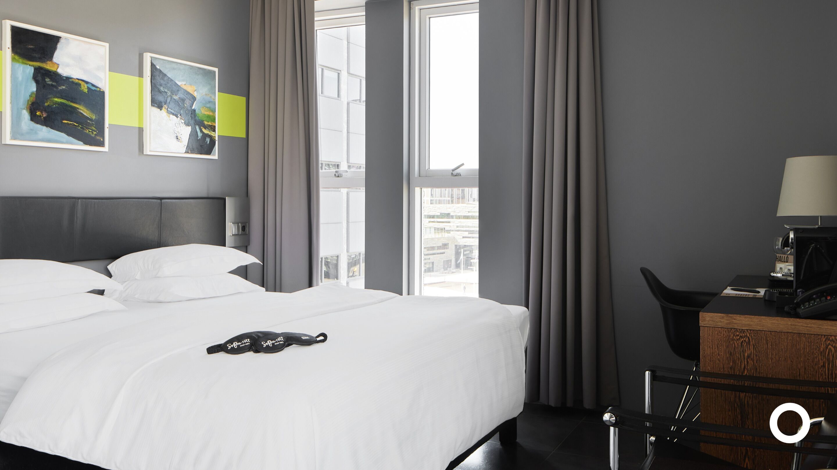 deluxe room, sea view | minibar, in-room safe, desk, laptop workspace