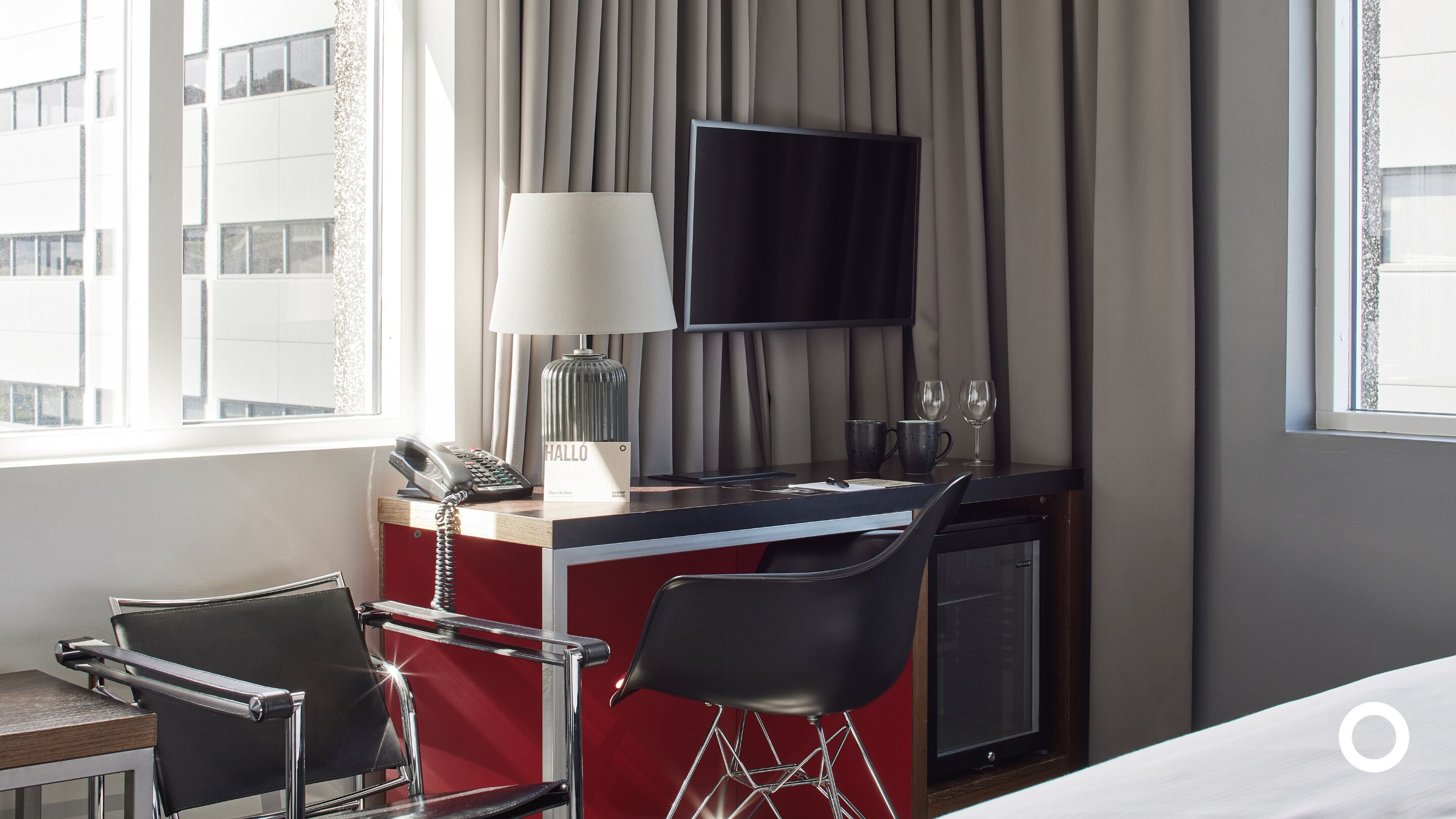 deluxe double or twin room | minibar, in-room safe, desk, laptop workspace