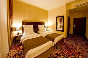 Triple Room | Premium bedding, in-room safe, desk, laptop workspace - Columbus Hotel (Kraków)