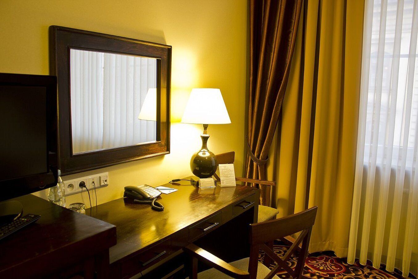 premium bedding, in-room safe, desk, laptop workspace