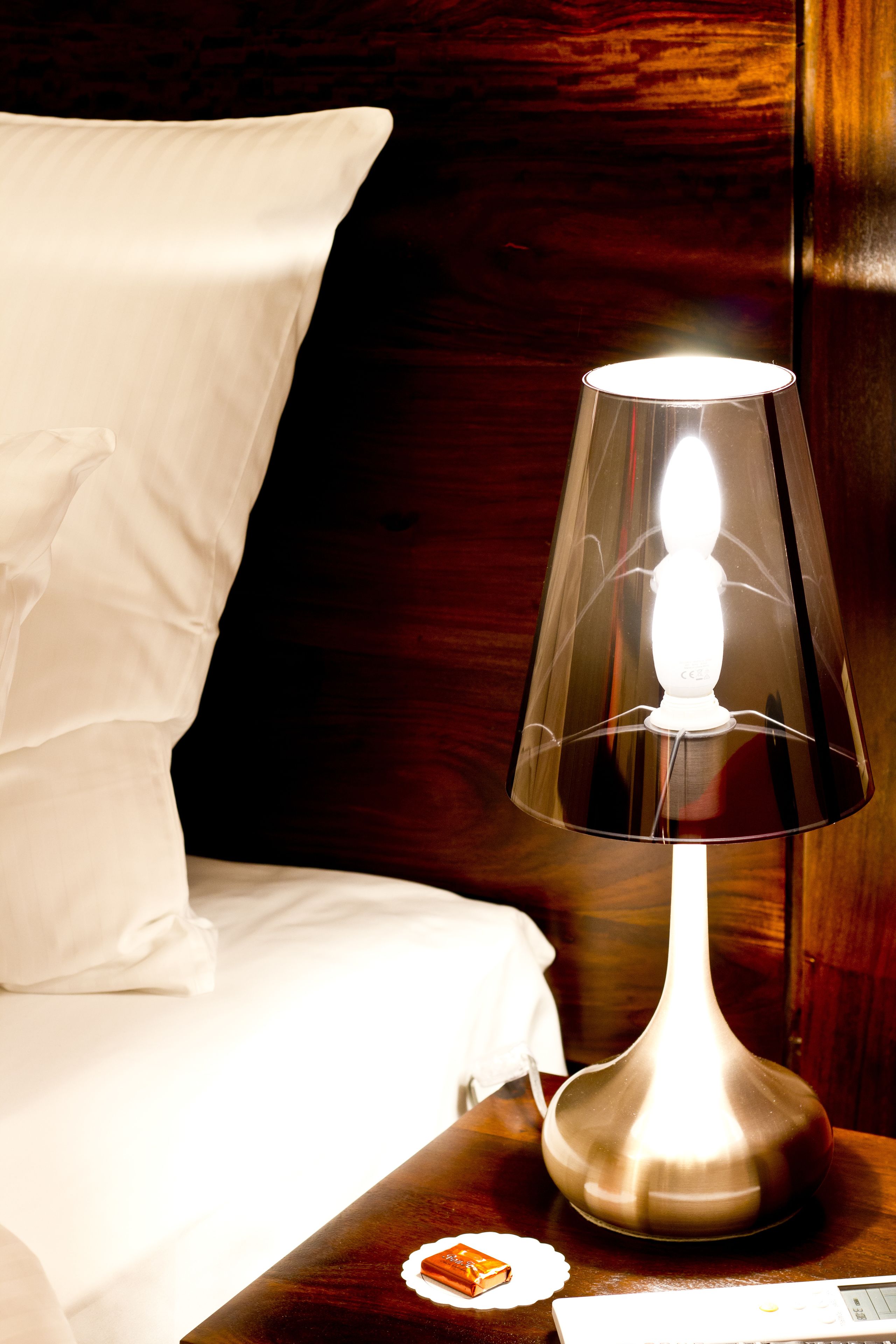 premium bedding, in-room safe, desk, laptop workspace