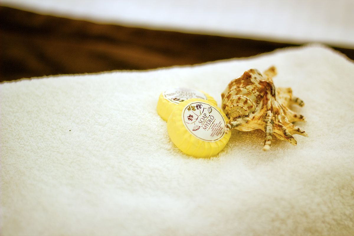 premium bedding, in-room safe, desk, laptop workspace