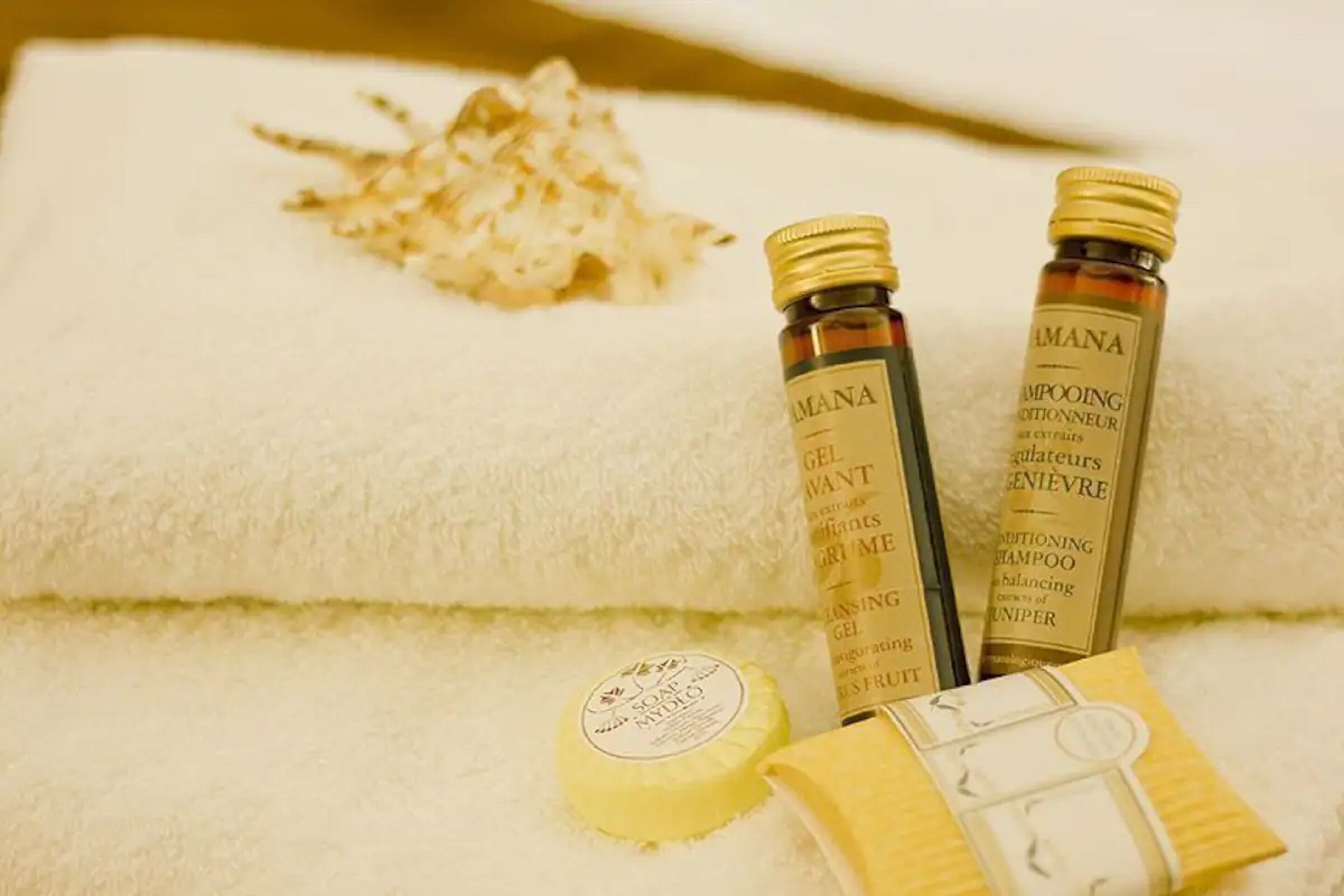 premium bedding, in-room safe, desk, laptop workspace