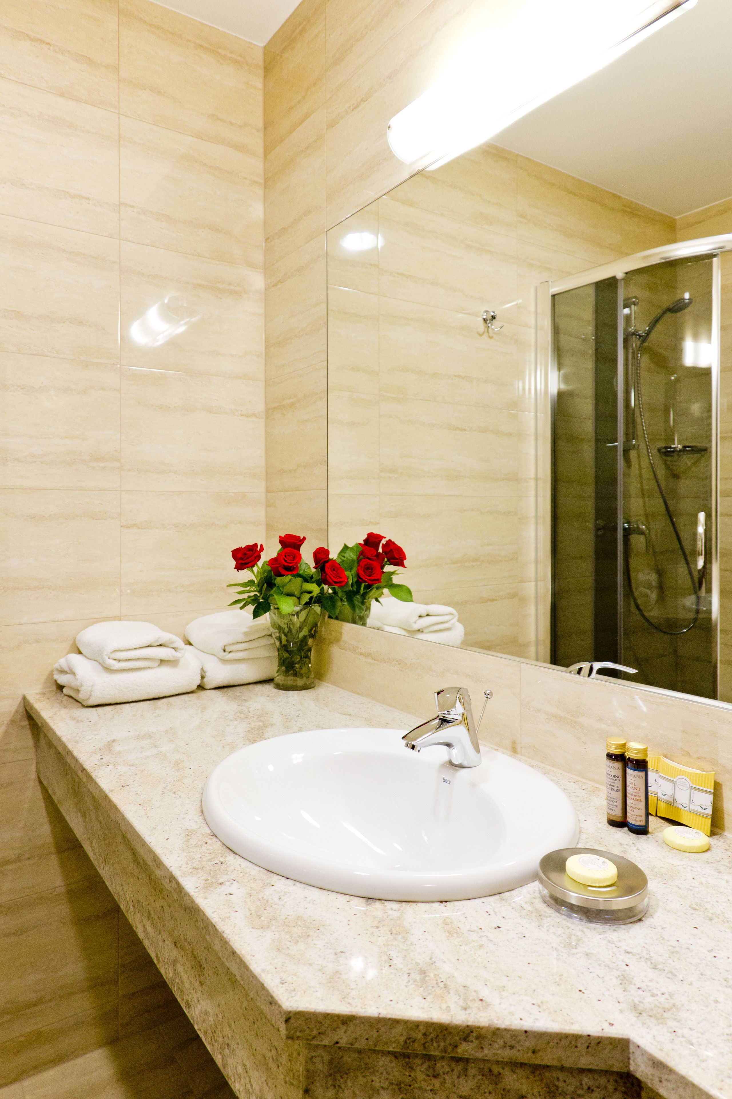 premium bedding, in-room safe, desk, laptop workspace