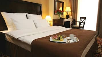 Kamar Double atau Twin Standar | Seprai premium, brankas, meja kerja, dan ruang kerja ramah laptop