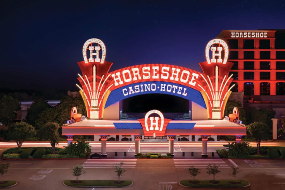 A Horseshoe Casino Hotel with a prominent archway and illuminated signage.