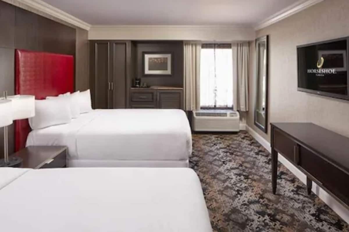 Surmatelas, coffres-forts dans les chambres, bureau, rideaux occultants
