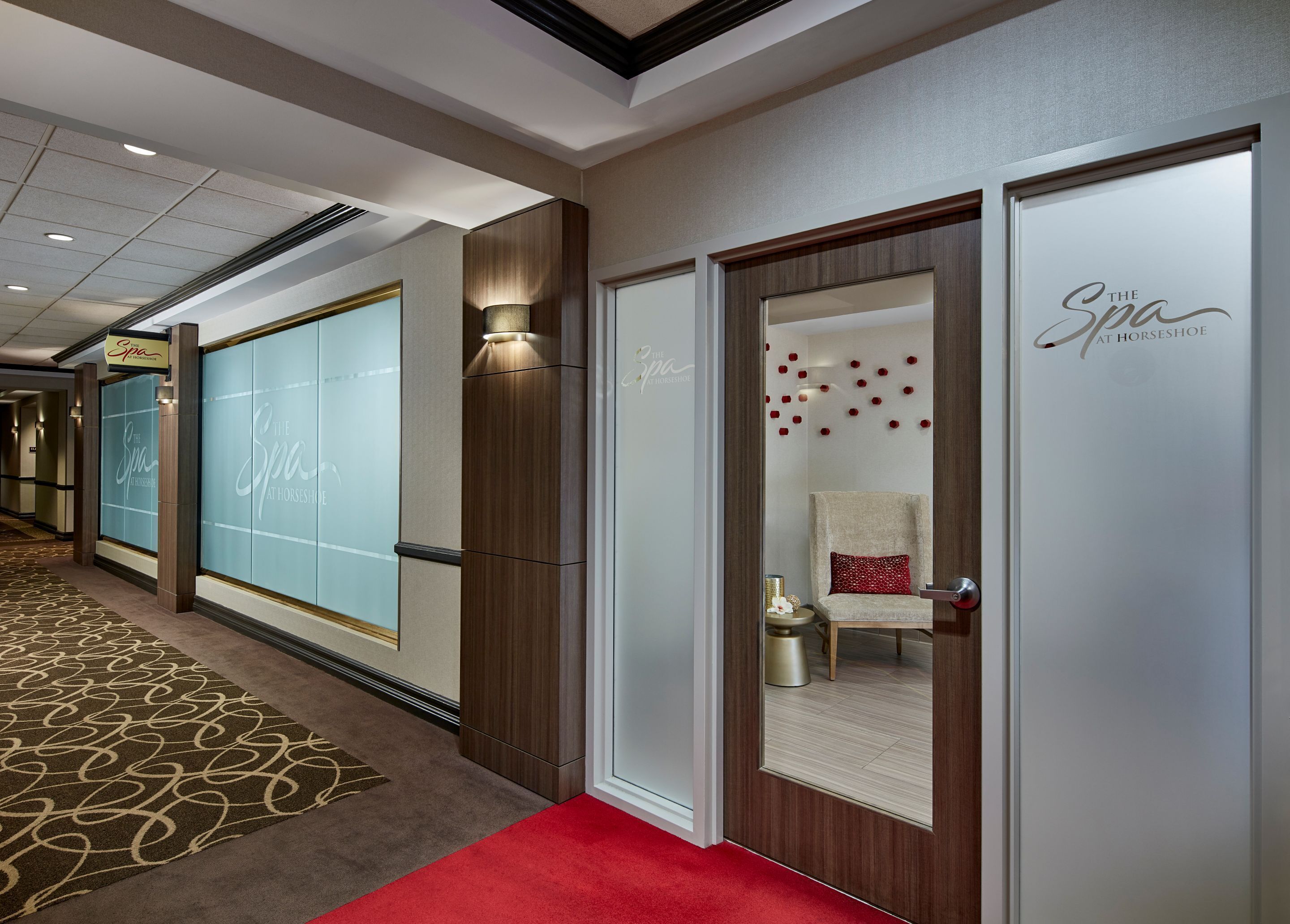 Salas de tratamiento para parejas, sauna y masajes de tejido profundo 