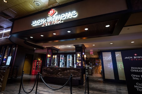 5 restaurants; dinner served . Horseshoe Tunica- A Caesars Rewards Destination