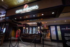 5 restaurants servant le souper