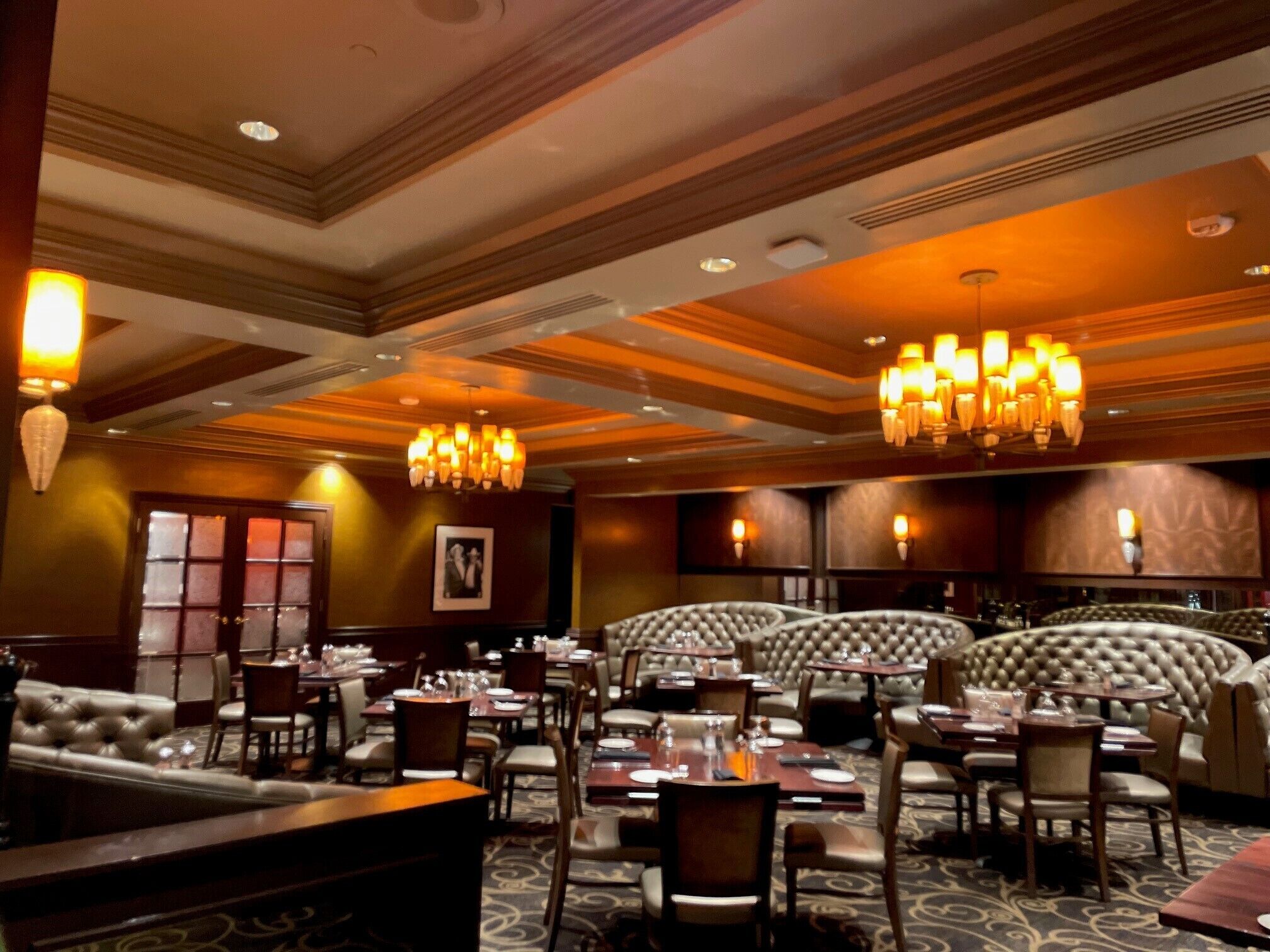 5 restaurants; dinner served 