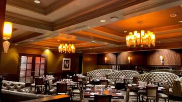 5 restaurants; dinner served