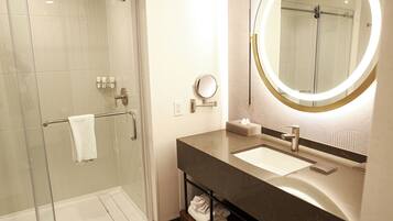 Pillowtop beds, in-room safe, desk, blackout drapes