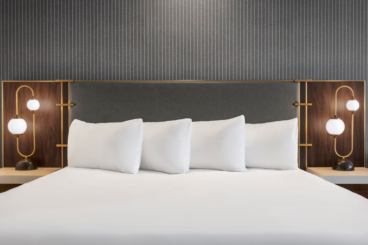 Pillowtop-Betten, Zimmersafe, Schreibtisch, Verdunkelungsvorhänge