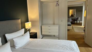 Atelier for 4 | Hypo-allergenic bedding, desk, laptop workspace, iron/ironing board