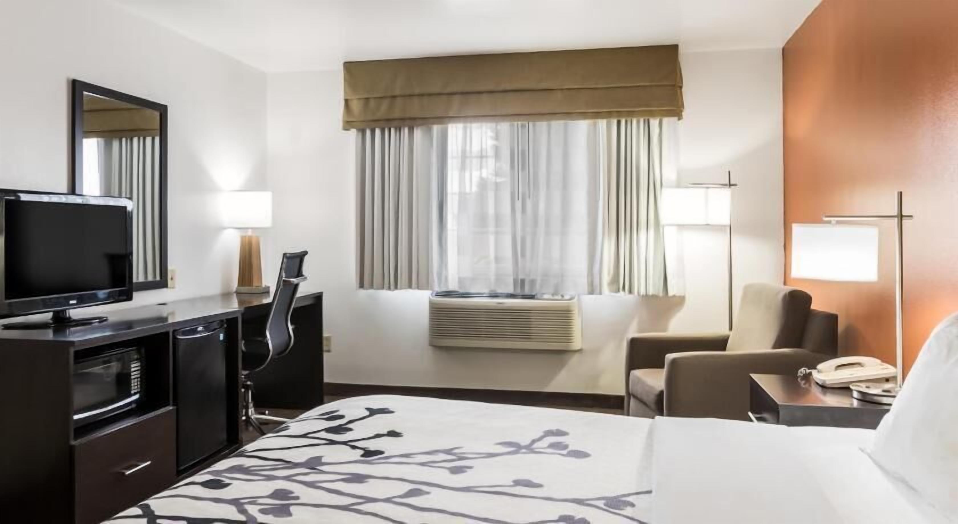In-room safe, desk, iron/ironing board, free WiFi