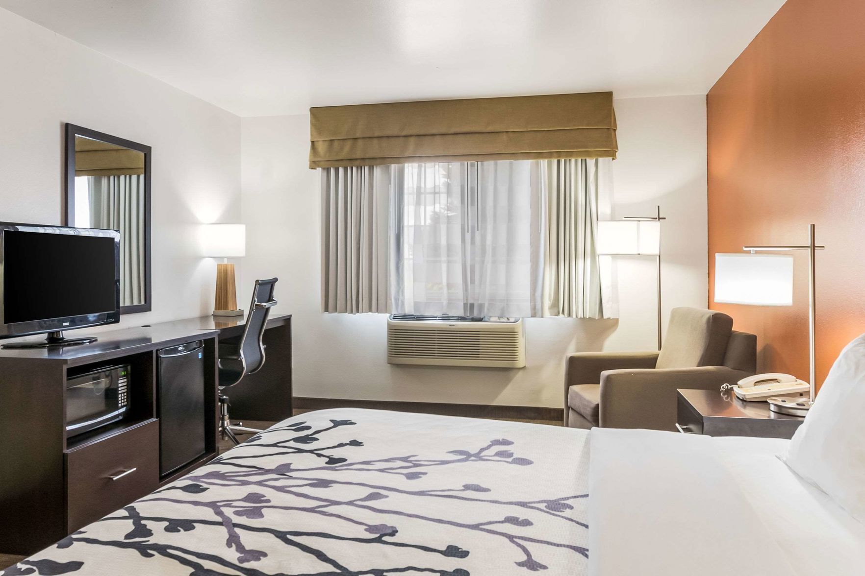 In-room safe, desk, iron/ironing board, free WiFi