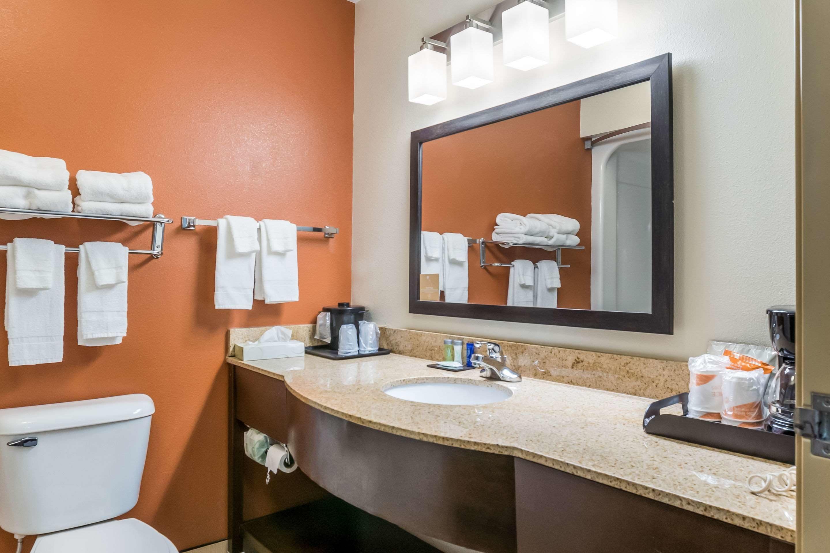 suite, multiple beds, non smoking, refrigerator & microwave | bathroom | combined shower/bathtub, free toiletries, hair dryer, towels