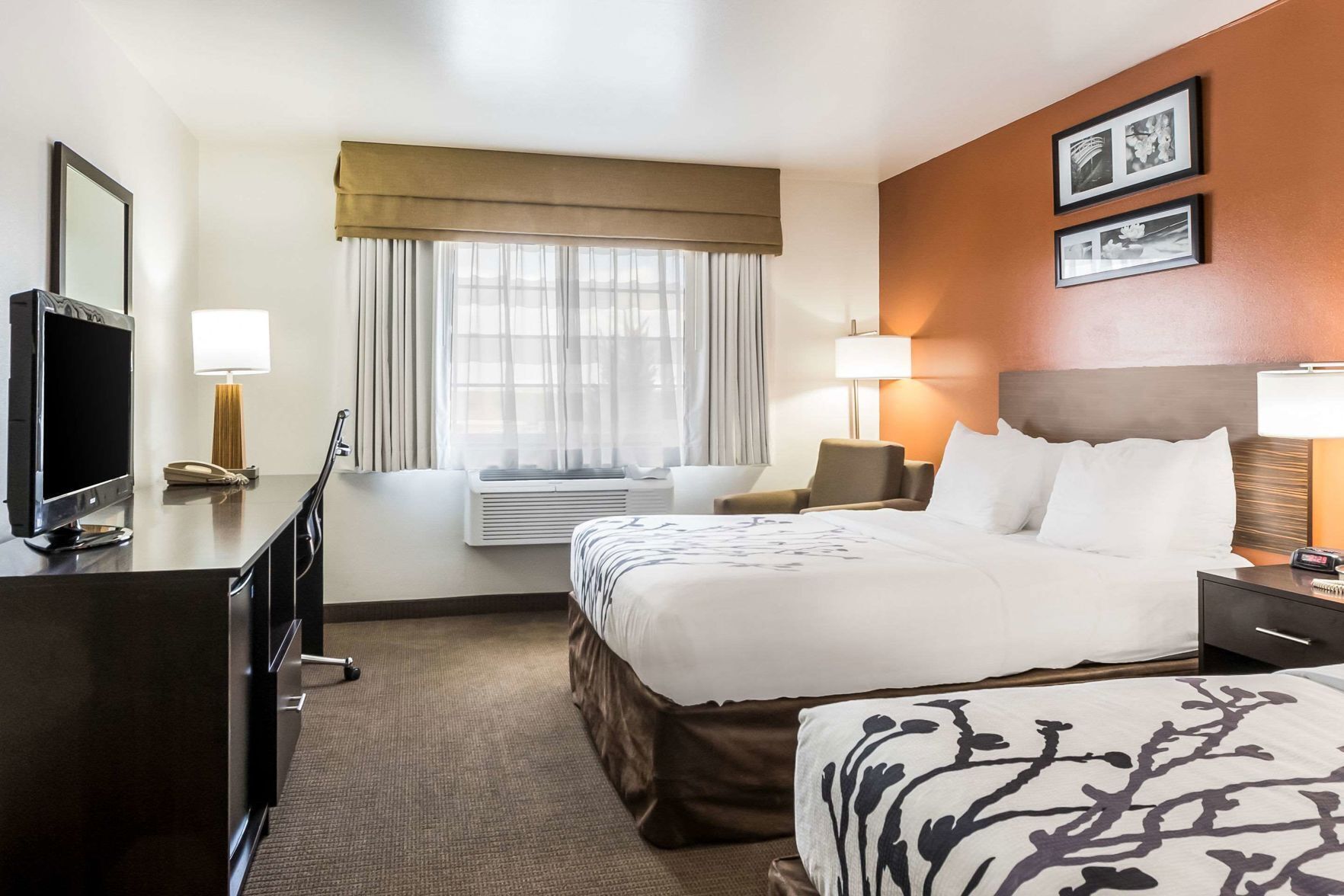 In-room safe, desk, iron/ironing board, free WiFi
