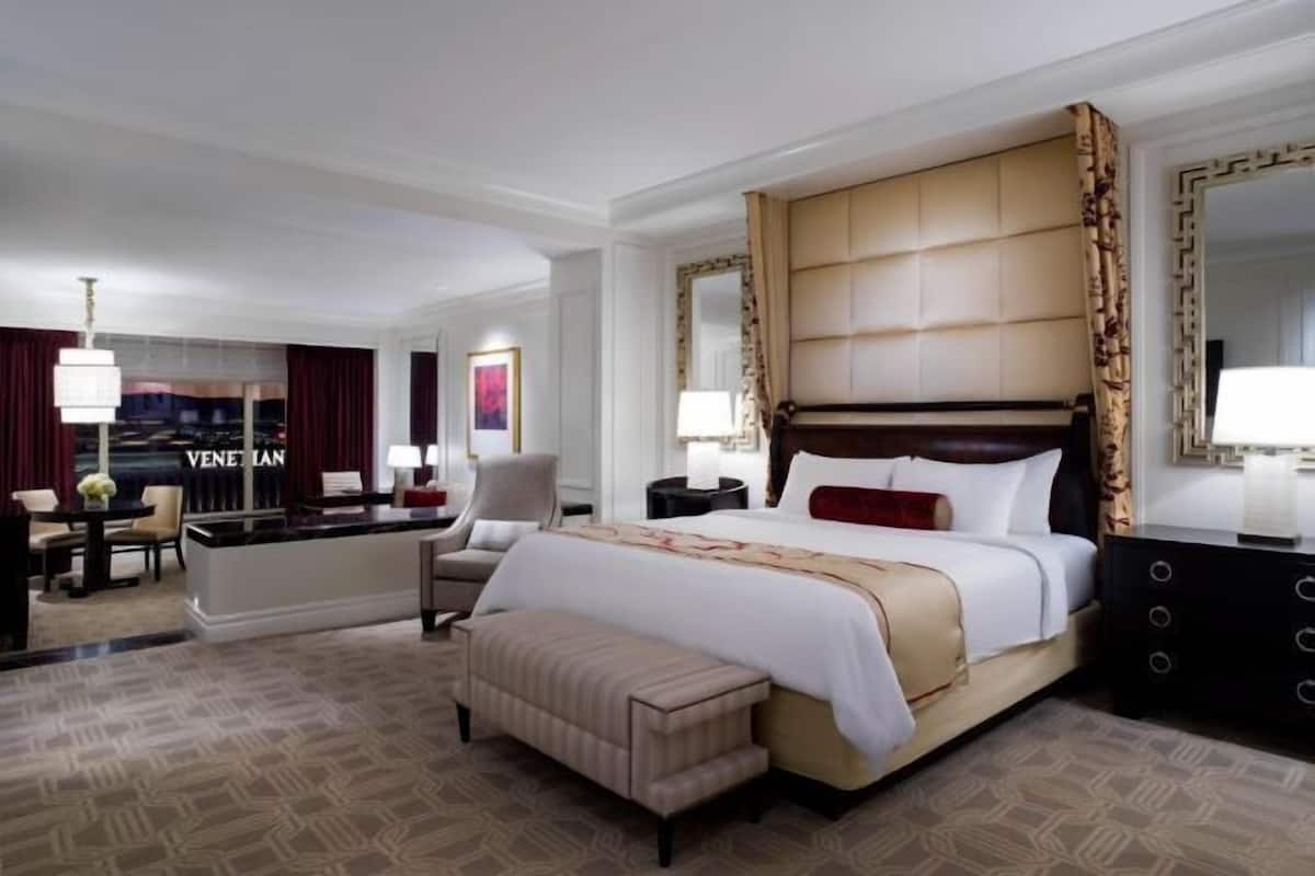 Premium bedding, minibar, in-room safe, desk