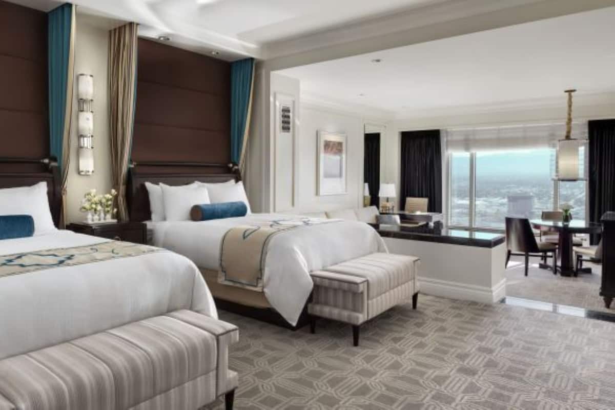 Luxe beddengoed, een minibar, een kluis op de kamer, een bureau