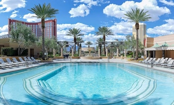 Outdoor pool amenities at The Palazzo at The Venetian