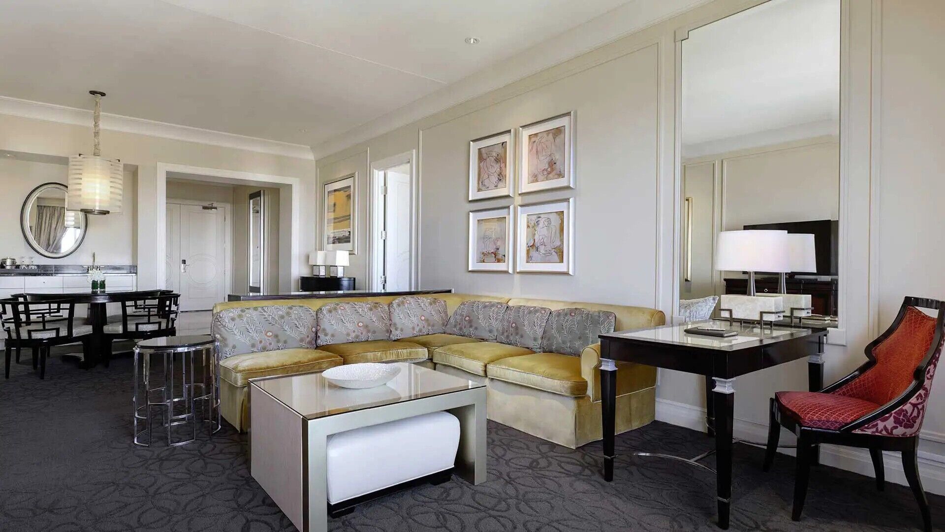 Suíte executiva, 1 quarto | Roupas de cama premium, frigobar, cofres nos quartos, escrivaninha