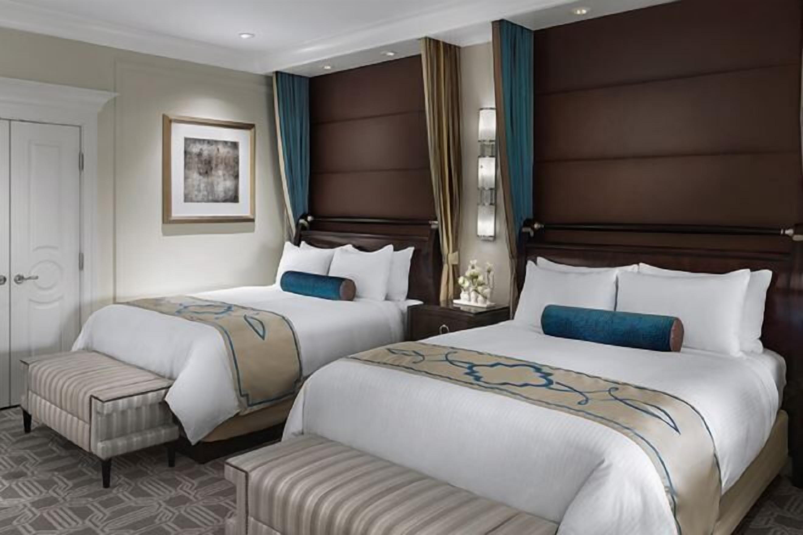 Luxe beddengoed, een minibar, een kluis op de kamer, een bureau