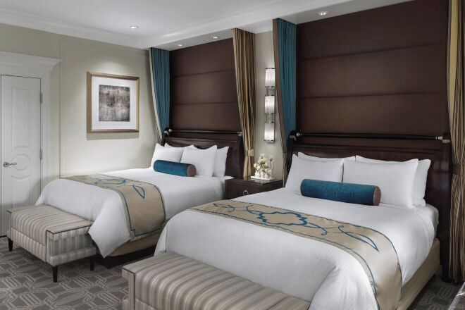 Ropa de cama de alta calidad y minibar 