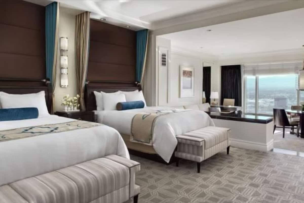 Premium bedding, minibar, in-room safe, desk