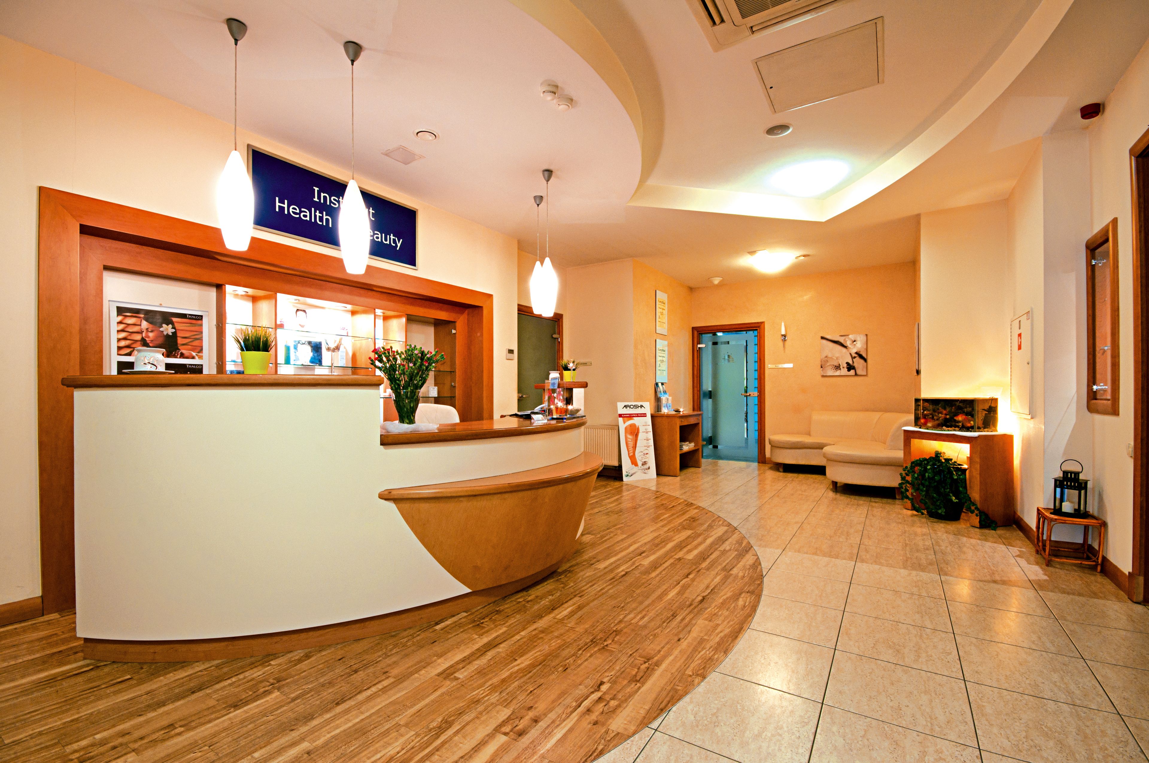 couples treatment room(s), sauna, hot tub, steam room, body treatments