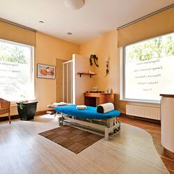 Couples treatment room(s), sauna, hot tub, steam room, body treatments