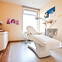 Couples treatment room(s), sauna, hot tub, steam room, body treatments