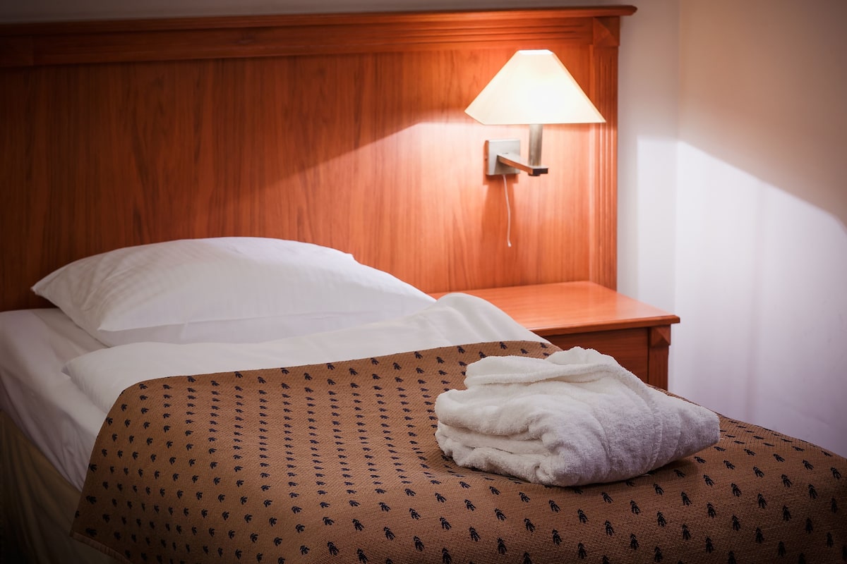Hypo-allergenic bedding, in-room safe, desk, soundproofing