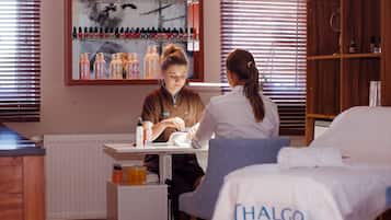 Couples treatment room(s), sauna, steam room, body treatments, mud baths