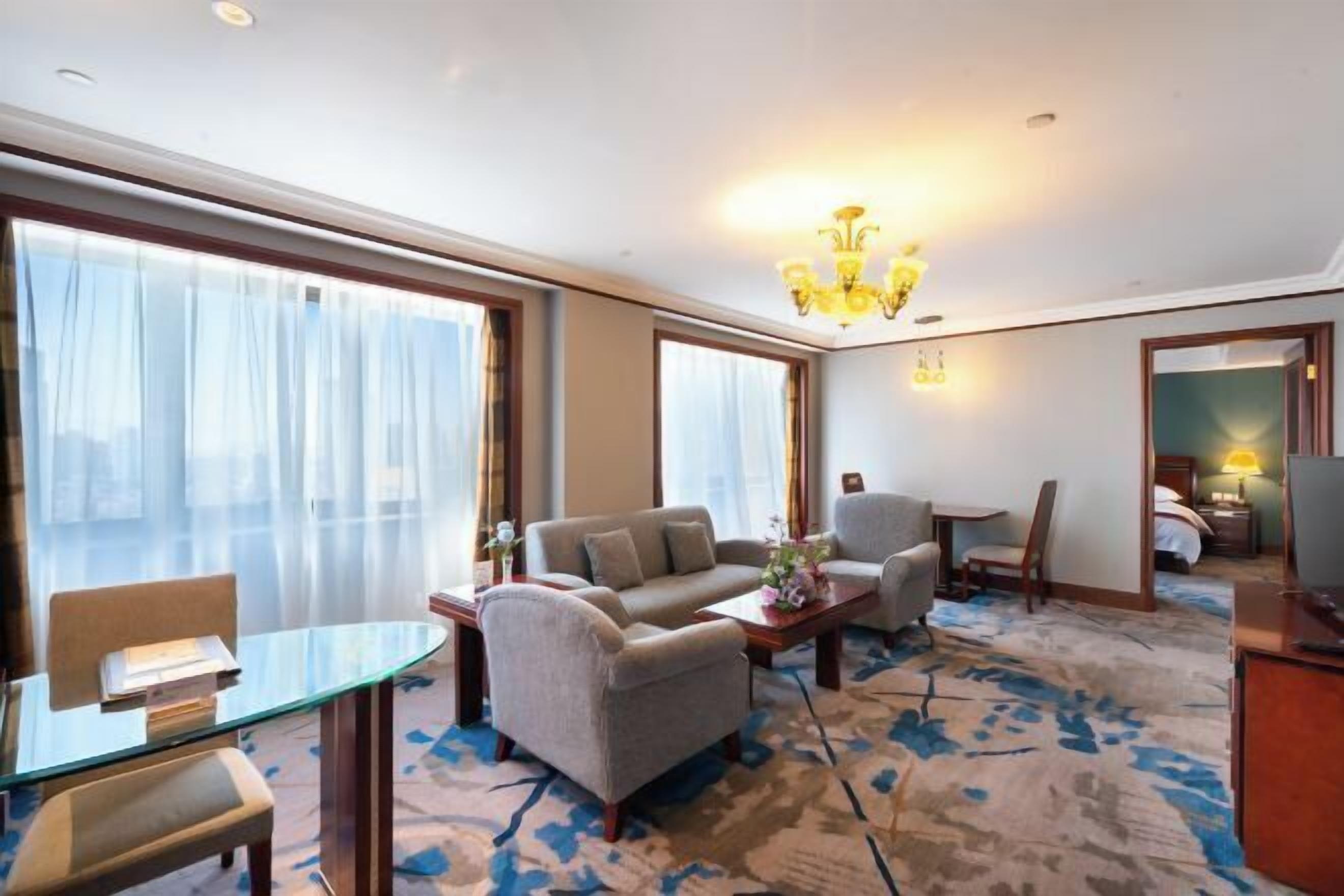 Blackout curtains, cots/infant beds