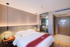 Blackout curtains, cots/infant beds - Golden Ocean Hotel (Tianjin)