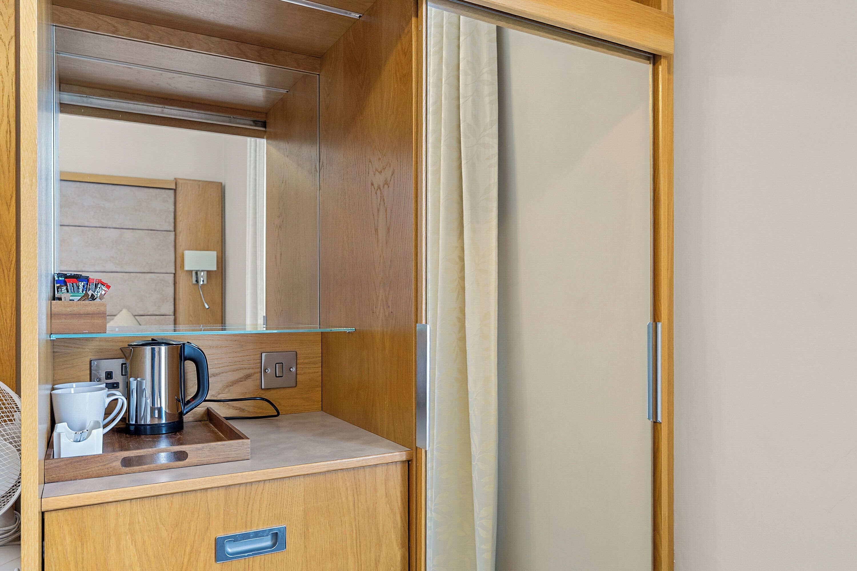 superking/twin room | wardrobe