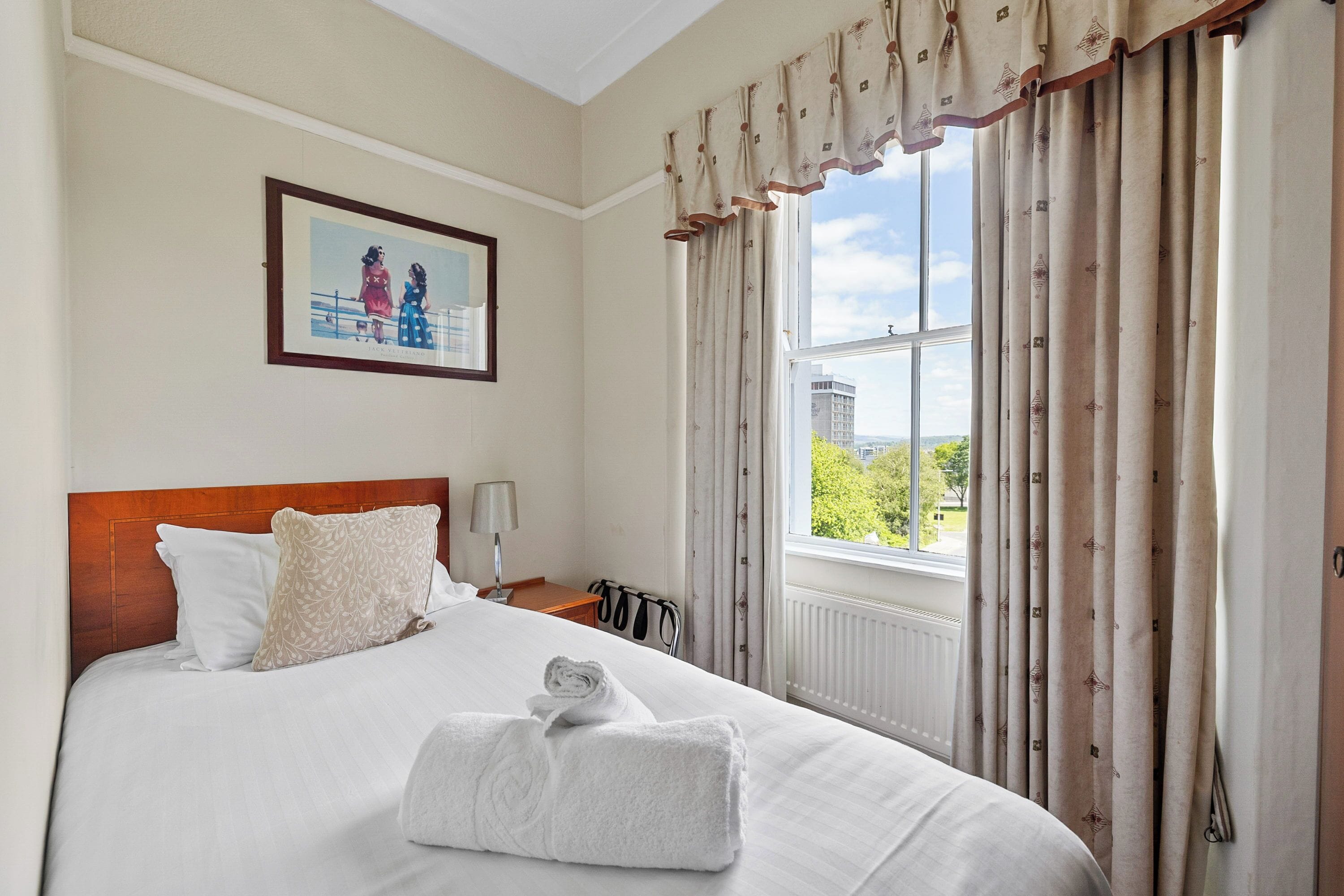 single room | 1 bedroom, desk, blackout curtains, iron/ironing board