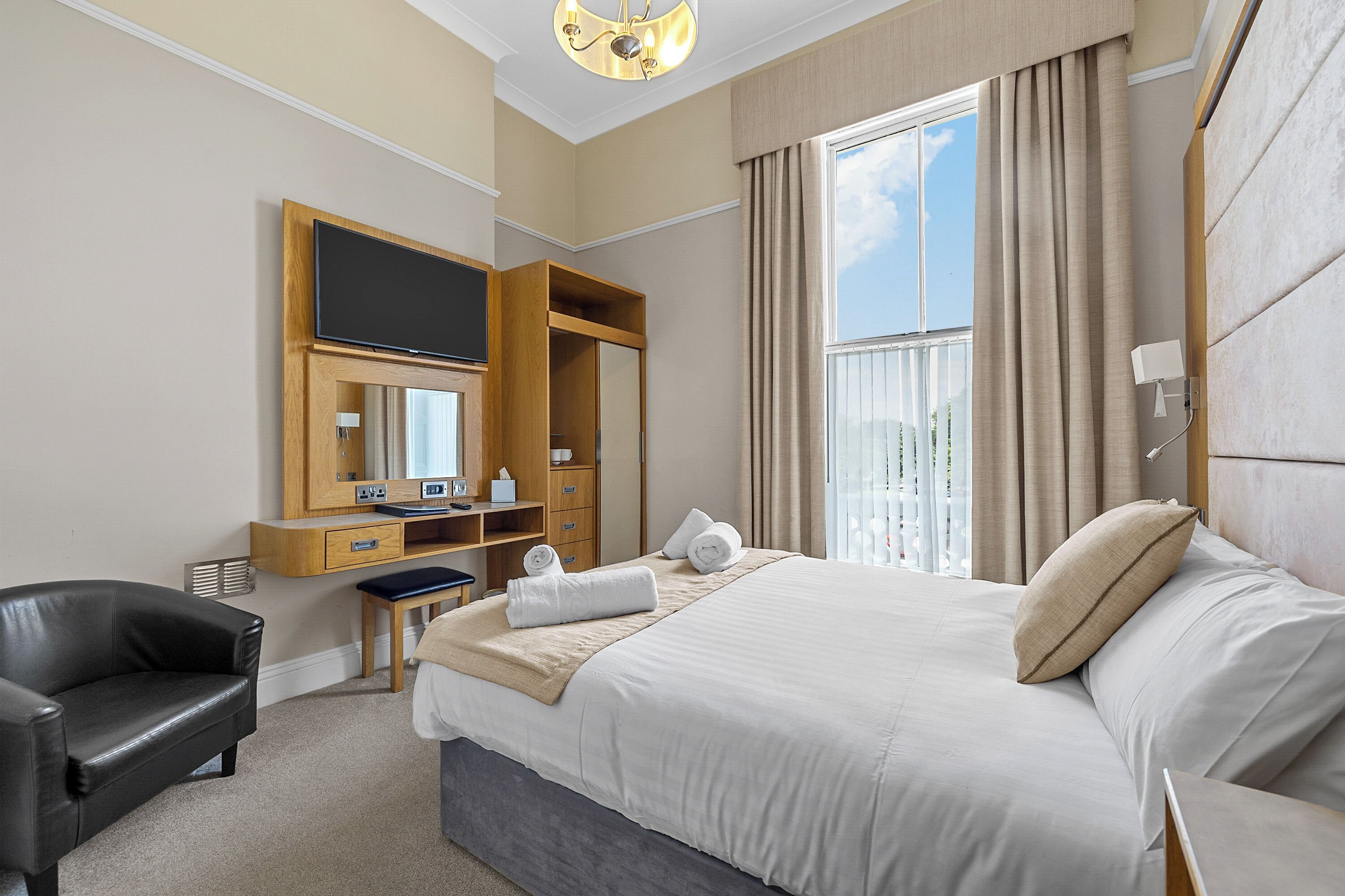 king room | 1 bedroom, desk, blackout curtains, iron/ironing board