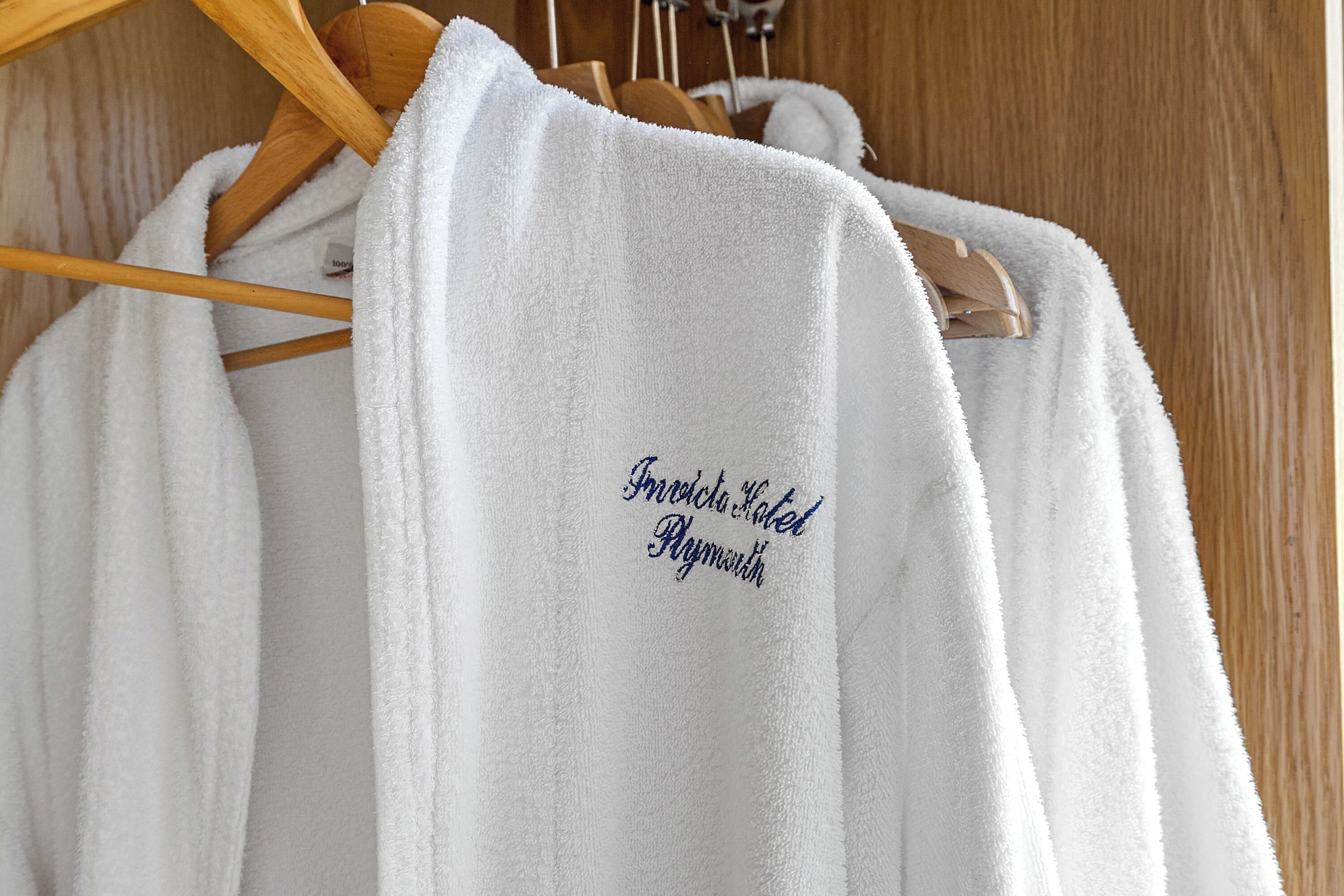 superking/twin room | wardrobe