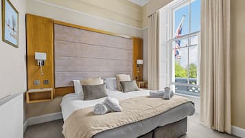 Superking/Twin Room | Desk, blackout curtains, iron/ironing board, free WiFi