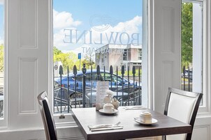 매일 풀 브렉퍼스트 아침 식사(1인당 GBP 17)